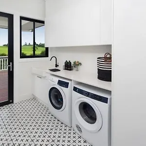  Holiday home The Easton - Hamptons Countryside Retreat Australia
