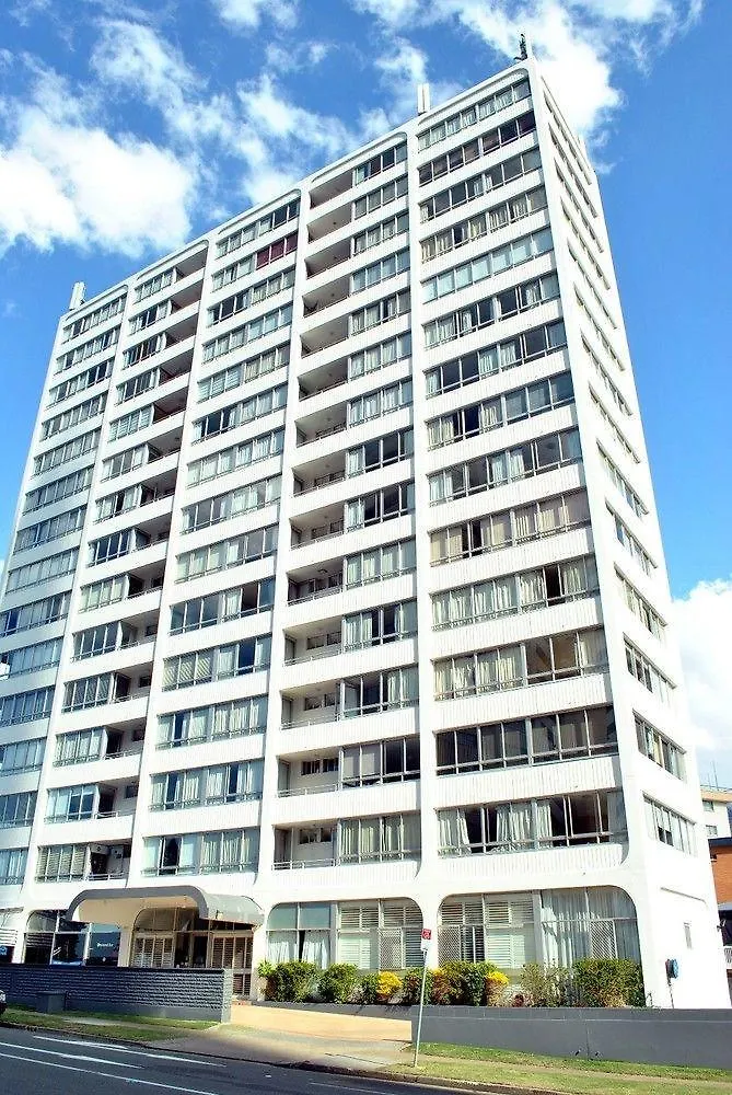 *** Aparthotel The Shore Apartments - Beachfront Gold Coast Australia