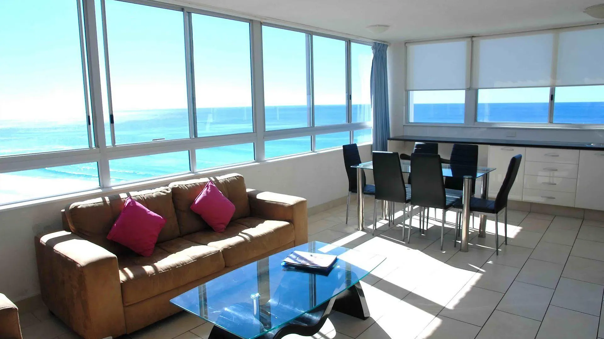 *** Aparthotel The Shore Apartments - Beachfront Gold Coast Australia