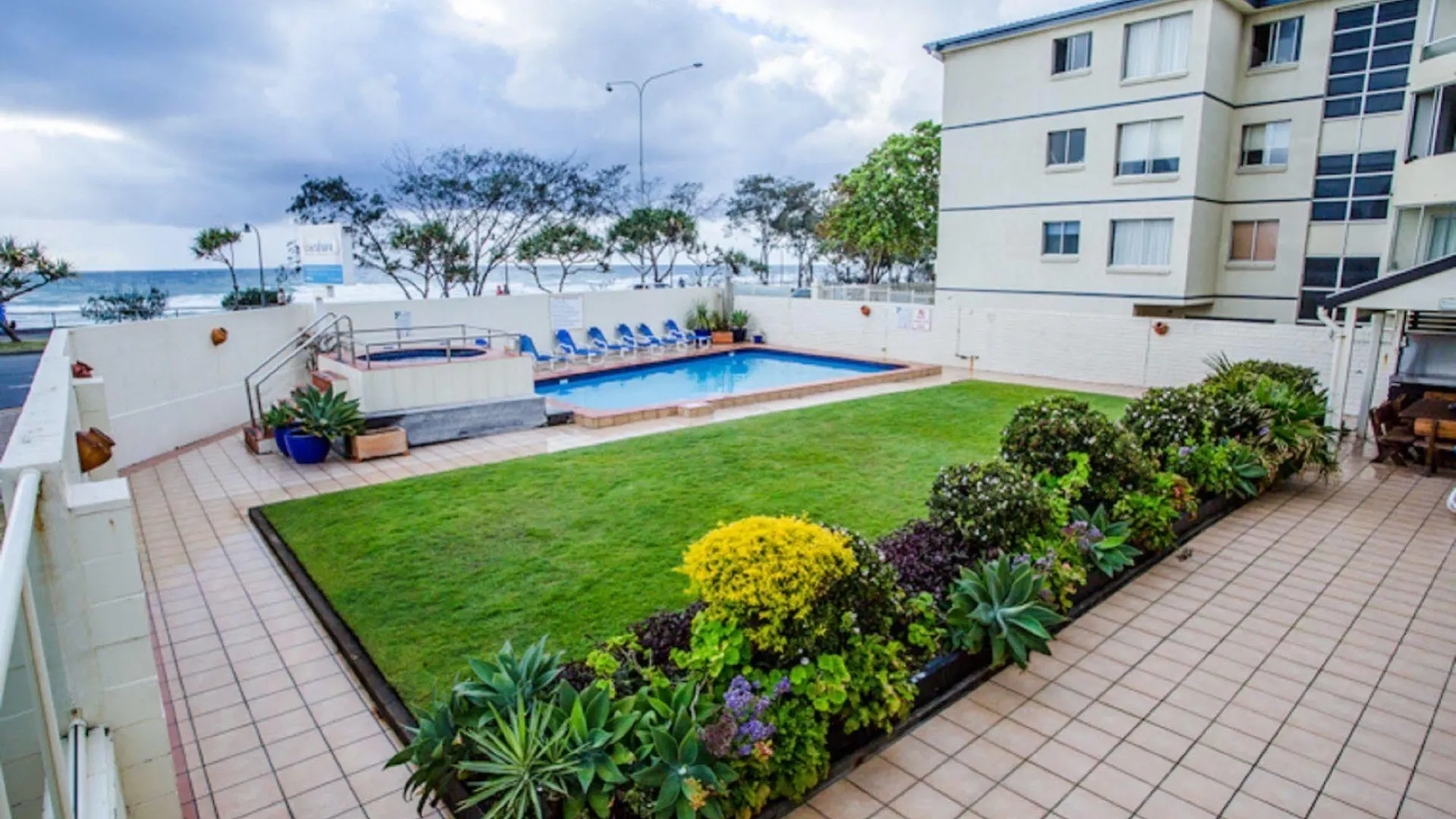 Aparthotel The Shore Apartments - Beachfront Gold Coast
