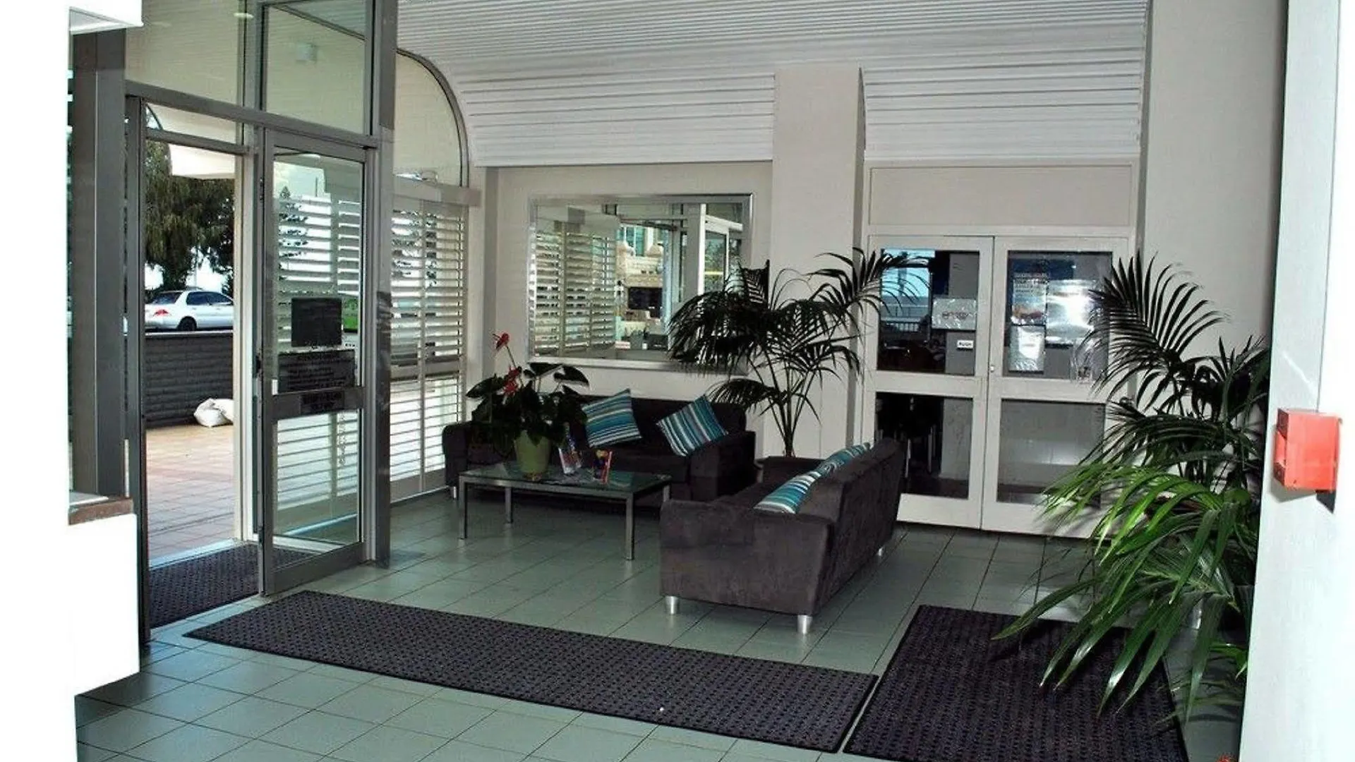 Aparthotel The Shore Apartments - Beachfront Gold Coast
