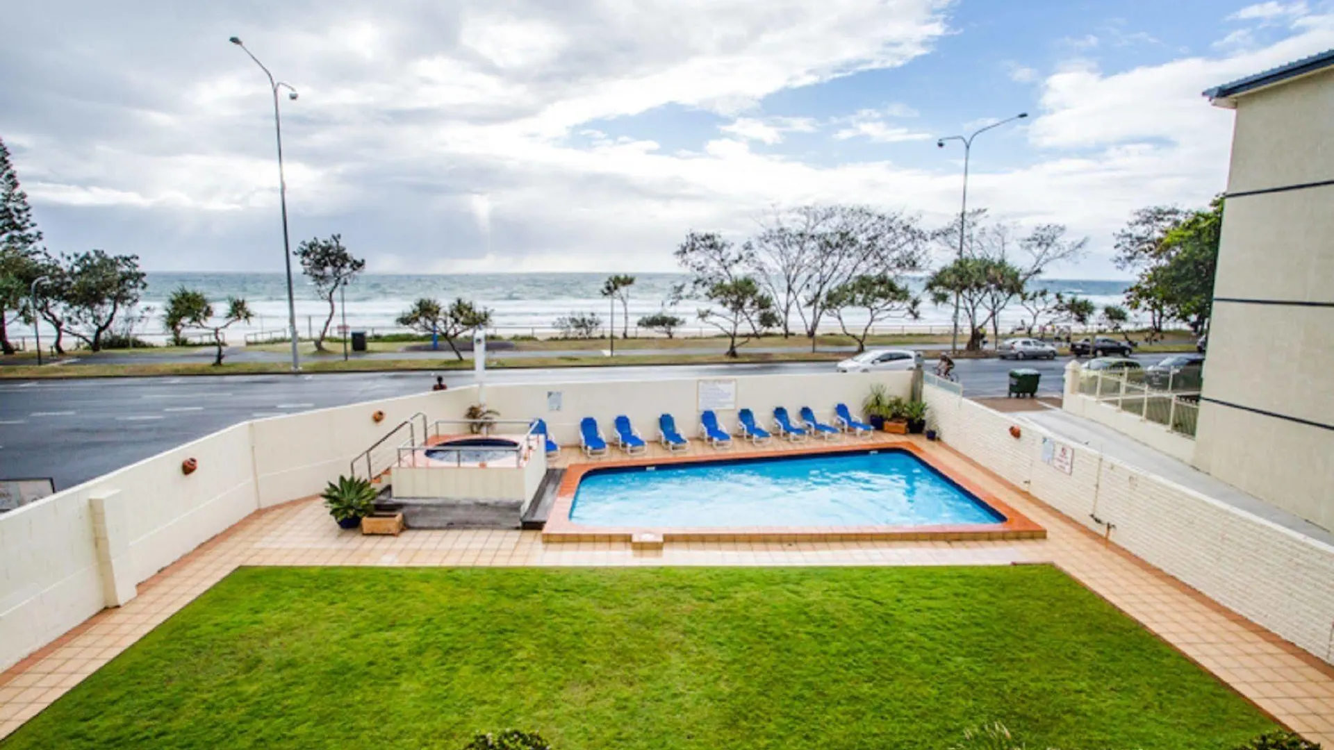 The Shore Apartments - Beachfront Gold Coast