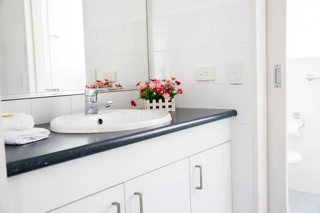 *** Aparthotel The Shore Apartments - Beachfront Gold Coast Australia